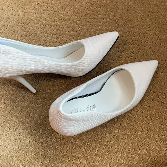 3 inch snake skin white heels - Picture 2 of 3